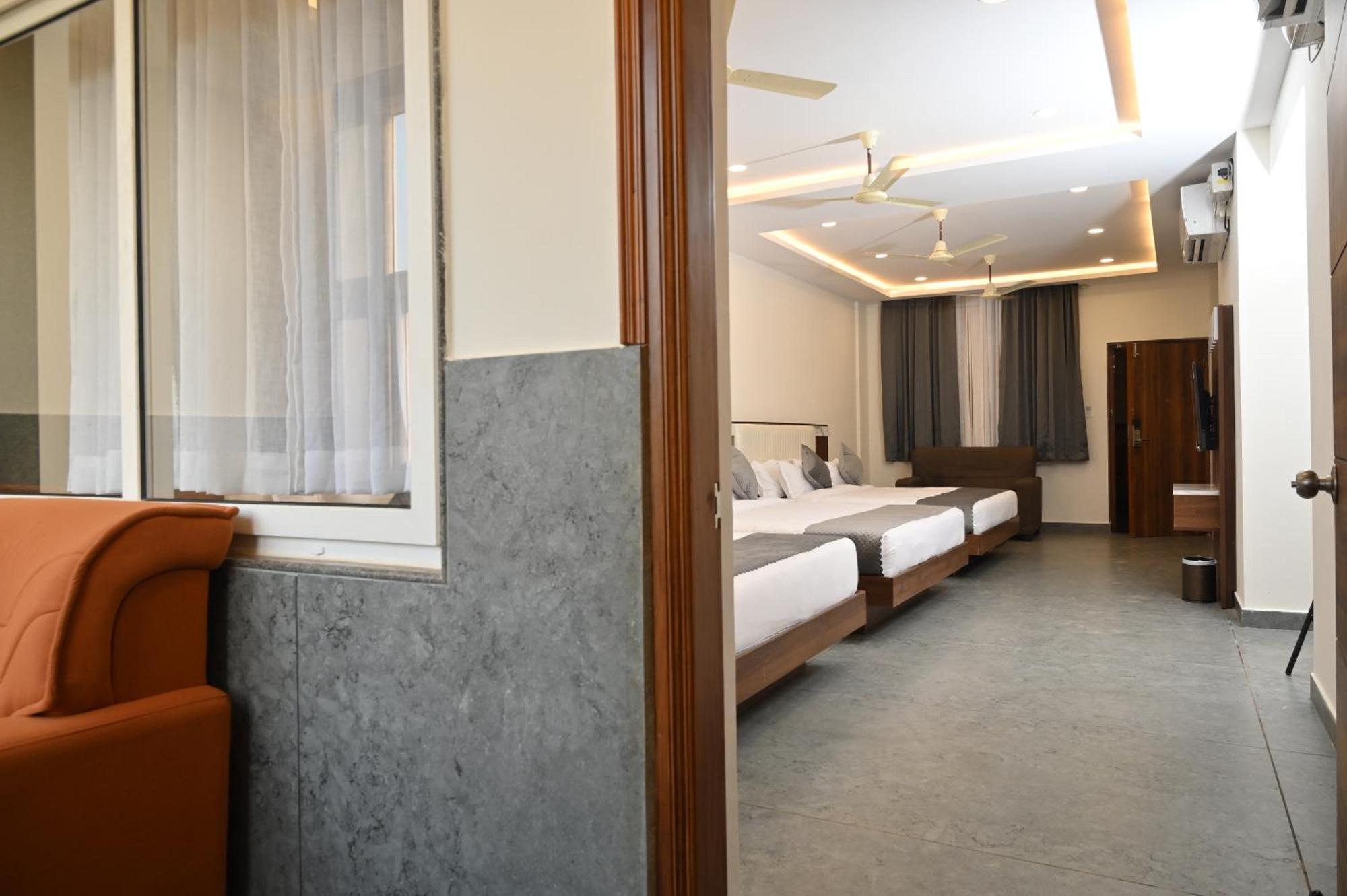 Hotel Shri Devi Comforts Inn Bhatkal ภายนอก รูปภาพ