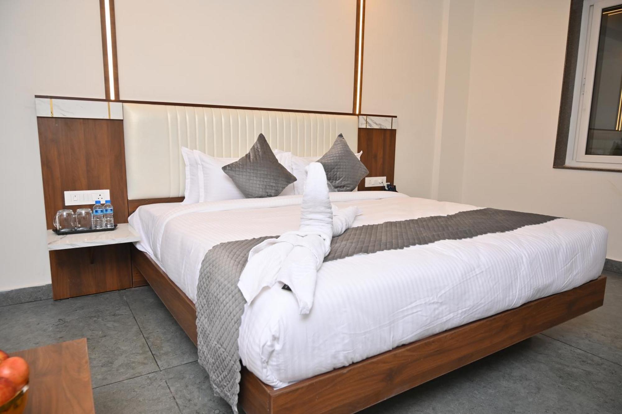 Hotel Shri Devi Comforts Inn Bhatkal ภายนอก รูปภาพ