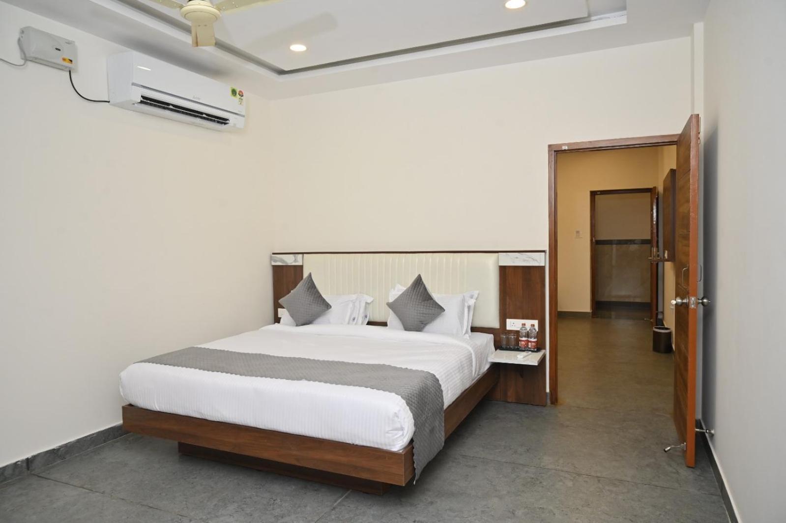 Hotel Shri Devi Comforts Inn Bhatkal ภายนอก รูปภาพ